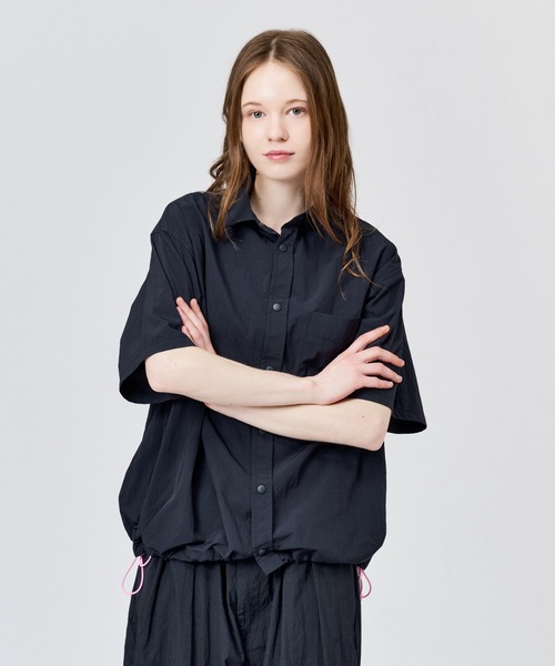 WETTEMPT（ウィテンプト）の「NYLON BICOLOR DRAWSTRING S/S SHIRT / ナイロンバイカラードローコードS/Sシャツ（シャツ/ブラウス・メンズ・ブラウン/ネイビー/ブラック・SMALL/MEDIUM/LARGE）」の21枚目の写真