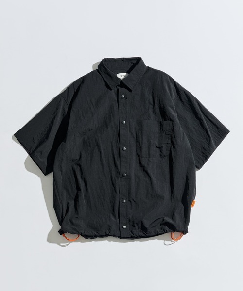 WETTEMPT（ウィテンプト）の「NYLON BICOLOR DRAWSTRING S/S SHIRT / ナイロンバイカラードローコードS/Sシャツ（シャツ/ブラウス・メンズ・ブラウン/ネイビー/ブラック・SMALL/MEDIUM/LARGE）」の4枚目の写真