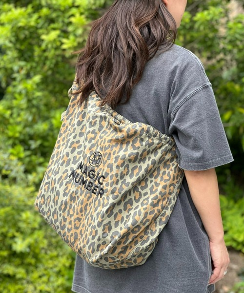 MAGIC NUMBER(マジック ナンバー)の「【MAGIC NUMBER】COTTON RIP LEOPARD TOTE BAG(トートバッグ・メンズ・ブラウン/ブラック・FREE)」の2枚目の写真