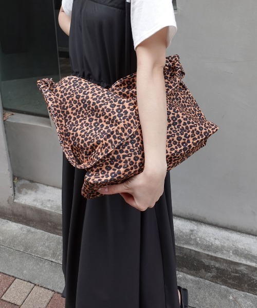 CORNERS(コーナーズ)の「ヒョウ柄トートバッグ(トートバッグ・レディース・ホワイト/ブラウン・FREE)」の2枚目の写真