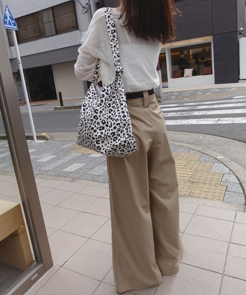 CORNERS(コーナーズ)の「ヒョウ柄トートバッグ(トートバッグ・レディース・ホワイト/ブラウン・FREE)」の8枚目の写真