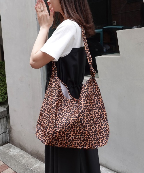 CORNERS(コーナーズ)の「ヒョウ柄トートバッグ(トートバッグ・レディース・ホワイト/ブラウン・FREE)」の12枚目の写真