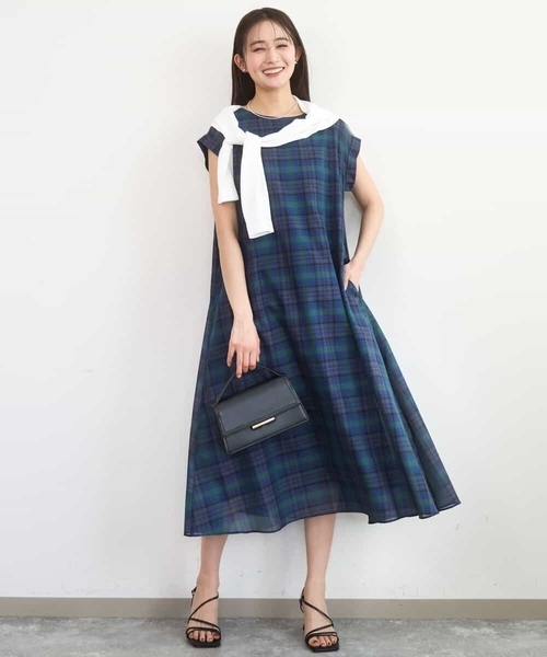 MK MICHEL KLEIN（エムケーミッシェルクラン）の「オーガンジーチェック柄フレアシルエットワンピース/洗える（ワンピース・レディース・ネイビー/ベージュ・38）」の2枚目の写真