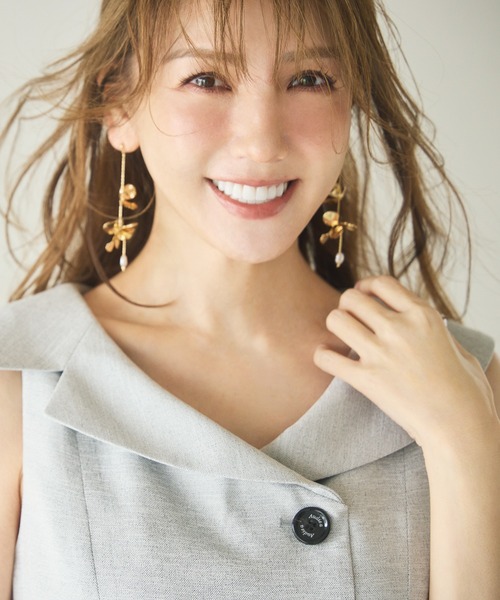 Audie a Muses(オーディアミューズ)の「【モデル美香×Audie a Muses】ラップ風デザインワンピース(ワンピース・レディース・グレー/ブラック・36/40/42/38)」の1枚目の写真