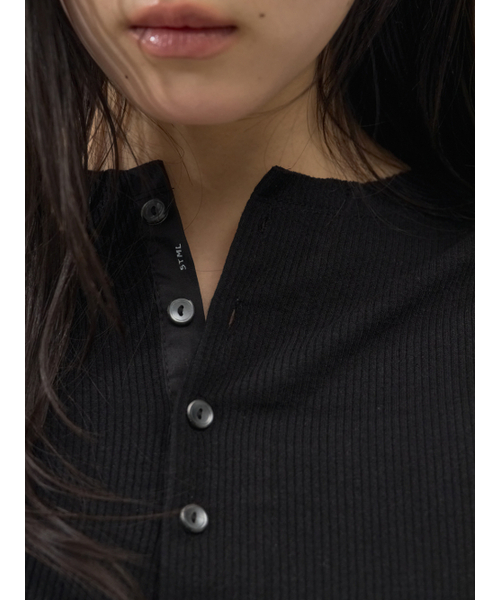 Sorry,Too Much Love(ソーリートゥーマッチラブ)の「Stretch Rib Jersey Button Placket Top_Black(Tシャツ/カットソー・レディース・その他・FREE)」の3枚目の写真