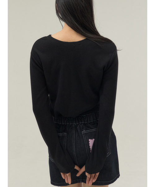 Sorry,Too Much Love(ソーリートゥーマッチラブ)の「Stretch Rib Jersey Button Placket Top_Black(Tシャツ/カットソー・レディース・その他・FREE)」の5枚目の写真