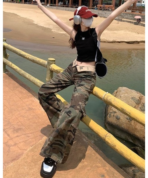 CHEER(チアー)の「ローライズ ルーズフィット ワイドレッグ カモフラ柄パンツ(その他パンツ・レディース・グリーン系カモフラージュ・XL/L/M)」の5枚目の写真