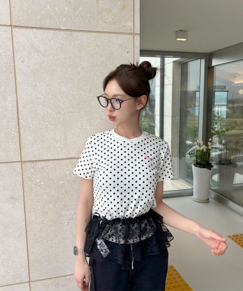 ROGIN N ROSIE(ロギンエンロージー)の「Logo Point Dotted T-shirt White(Tシャツ/カットソー・レディース・その他・FREE)」の3枚目の写真
