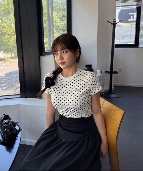 ROGIN N ROSIE(ロギンエンロージー)の「Logo Point Dotted T-shirt White(Tシャツ/カットソー・レディース・その他・FREE)」の6枚目の写真