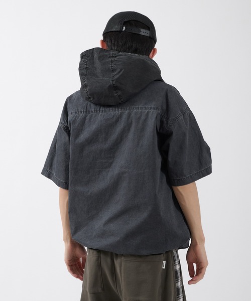 Perushu（ペルーシュ）の「VINTAGELIKE BICOLOR HOODED ANORAK SHIRT／ヴィンテージライクバイカラーフードアノラックシャツ（シャツ/ブラウス・メンズ・ブラウン/チャコールグレー・MEDIUM/LARGE）」の4枚目の写真