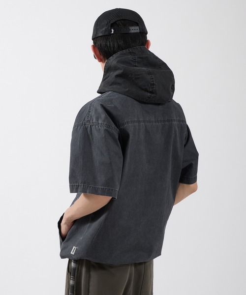 Perushu（ペルーシュ）の「VINTAGELIKE BICOLOR HOODED ANORAK SHIRT／ヴィンテージライクバイカラーフードアノラックシャツ（シャツ/ブラウス・メンズ・ブラウン/チャコールグレー・MEDIUM/LARGE）」の3枚目の写真