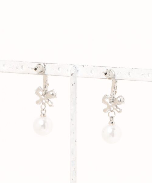 TONE SELECT GOODS（トーンセレクトグッズ）の「【float】リボンモチーフ ジルコニア パール ピアス（ピアス（両耳用）・レディース・シルバー・FREE）」の3枚目の写真