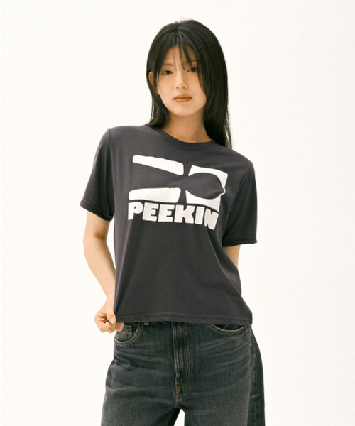 And Again(アンドアゲイン)の「シグネチャーロゴクロップTシャツ(チャコール)(Tシャツ/カットソー・レディース・その他・FREE)」の1枚目の写真