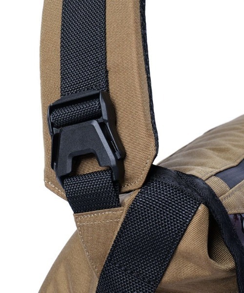 AS2OV（アッソブ）の「【AS2OV/アッソブ】 330×1000D CORDURA STANDARD SERIES MESSENGER / メッセンジャーバッグ ショルダーバッグ（メッセンジャーバッグ・メンズ・ネイビー/キャメル/チョコ/カーキ/ブラック/グレー・FREE）」の15枚目の写真