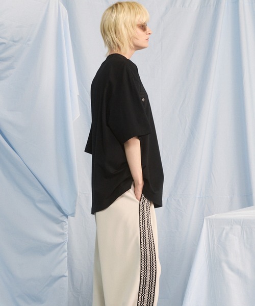 MAISON SPECIAL(メゾンスペシャル)の「《UNISEX》MA-1 Details Prime-Over Short-sleeved T-shirt/MA-1ディティールプライムオーバーショートスリーブTシャツ【MAISON SPECIAL/メゾンスペシャル】(Tシャツ/カットソー・メンズ・ブラック/グレイッシュベージュ/ライトブルー/チャコールグレー・0/1/2)」の10枚目の写真