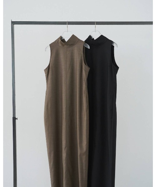 anuke(アンヌーク)の「Highneck Sleeveless Onepiece 62610314(ワンピース・レディース・ブラウン/ブラック・36/38)」の3枚目の写真