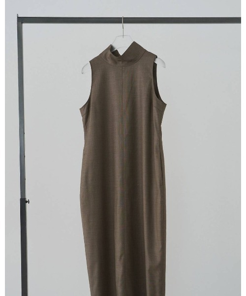 anuke(アンヌーク)の「Highneck Sleeveless Onepiece 62610314(ワンピース・レディース・ブラウン/ブラック・36/38)」の11枚目の写真