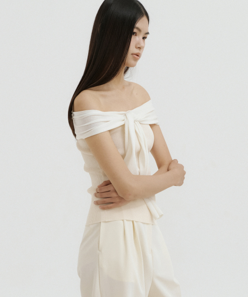 LUCIR ZU（ルシールズ）の「Ribbon Off-Shoulder Knit (cream)（ニット/セーター・レディース・その他・FREE）」の2枚目の写真
