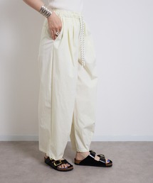 vent blanc（ヴァンブラン）の「vent blanc  ヴァンブラン  キャンバス タックワイドパンツ（その他パンツ）」