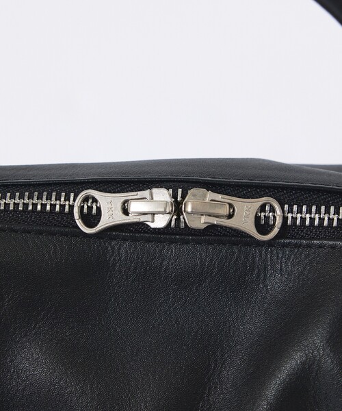 YArKA(ヤーカ)の「【YArKA/ヤーカ】real leather sharp & soft mix nuance bag Mサイズ/ニュアンスボストンバッグ(ボストンバッグ・メンズ・ブラック・フリー)」の9枚目の写真