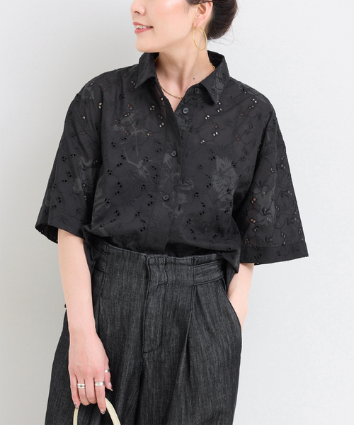 B.C STOCK（ベーセーストック）の「【WEB限定】ウォッシャブル / プリントレース クロップドシャツ（シャツ/ブラウス・レディース・ブラック/ホワイト・FREE）」の2枚目の写真