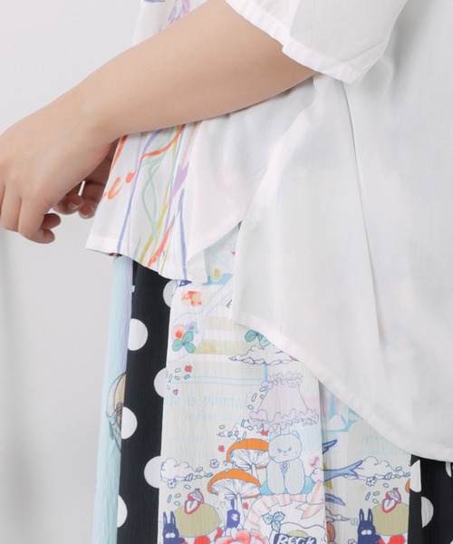 ScoLar(スカラー)の「162715:パステル調サングラスガール柄 レーヨンシャツ(シャツ/ブラウス・レディース・ブルー/オフホワイト・M)」の9枚目の写真