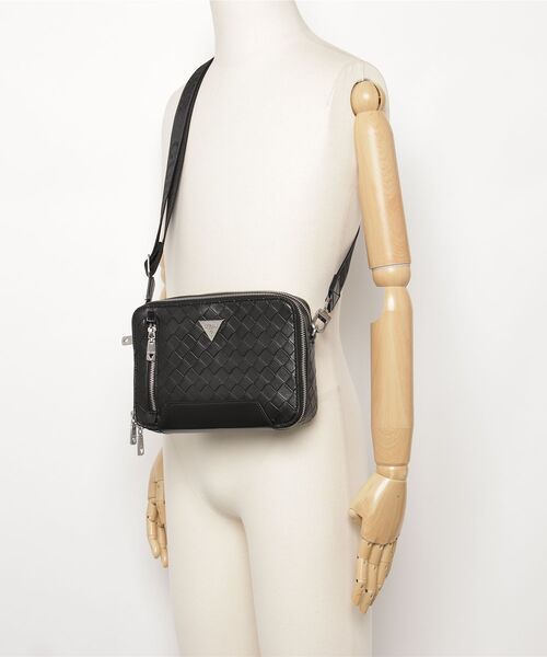Guess(ゲス)の「TORINO Double Zip Camera Bag ショルダーバッグ カメラバッグ(ショルダーバッグ・メンズ・ブラック・ONE SIZE)」の17枚目の写真