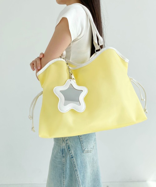 LA VORAGINE(ラ ヴォラジネ)の「クリアジェリートートバッグ 星チャーム付き 4 カラー 大容量 jelly bag(トートバッグ・レディース・PINK/グリーン/Purple/Yellow・FREE)」の3枚目の写真