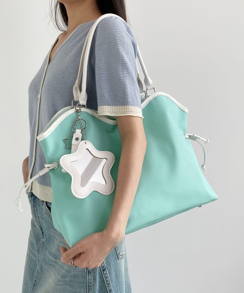 LA VORAGINE(ラ ヴォラジネ)の「クリアジェリートートバッグ 星チャーム付き 4 カラー 大容量 jelly bag(トートバッグ・レディース・PINK/グリーン/Purple/Yellow・FREE)」の5枚目の写真