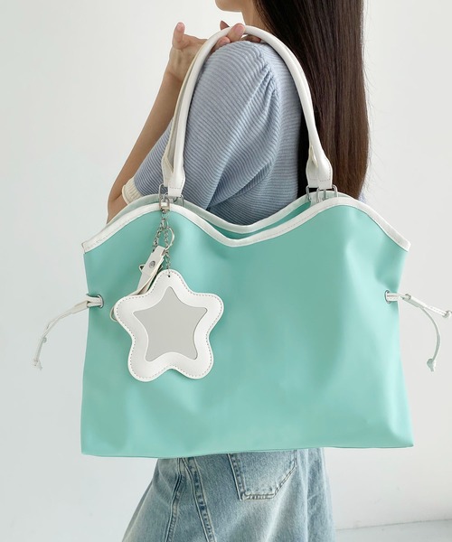 LA VORAGINE(ラ ヴォラジネ)の「クリアジェリートートバッグ 星チャーム付き 4 カラー 大容量 jelly bag(トートバッグ・レディース・PINK/グリーン/Purple/Yellow・FREE)」の6枚目の写真