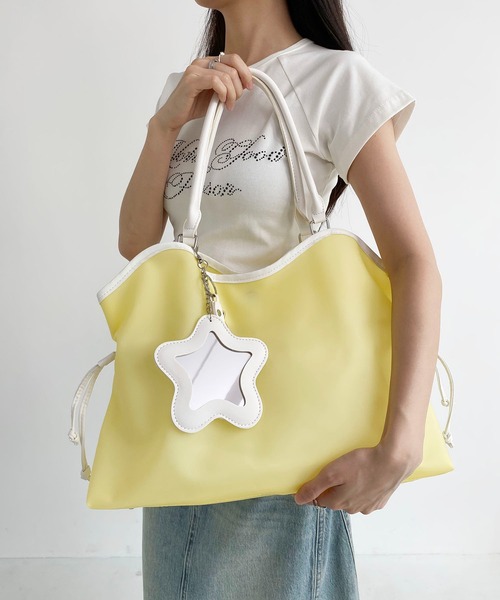 LA VORAGINE(ラ ヴォラジネ)の「クリアジェリートートバッグ 星チャーム付き 4 カラー 大容量 jelly bag(トートバッグ・レディース・PINK/グリーン/Purple/Yellow・FREE)」の9枚目の写真