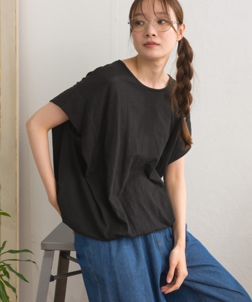 OMNES(オムネス)の「スラブ天竺 バルーンシルエット半袖Tシャツ UVカット付(Tシャツ/カットソー・レディース・ブラック/ブラウン/ホワイト/レッド・FREE)」の3枚目の写真