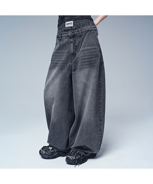 AVANDRESS(アバンドレス )の「88バルーンデニムセギパンツ_3COL(デニムパンツ・レディース・ブラック/インディゴブルー/ブルー・LARGE/X-LARGE)」の1枚目の写真