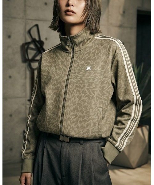 FILA（フィラ）の「ELEY KISHIMOTO×FILA TRACK TOP / イーリーキシモト×フィラ　トラックトップ（その他トップス・レディース・ダークカーキ/ブラック・S/M/L/XL）」の2枚目の写真
