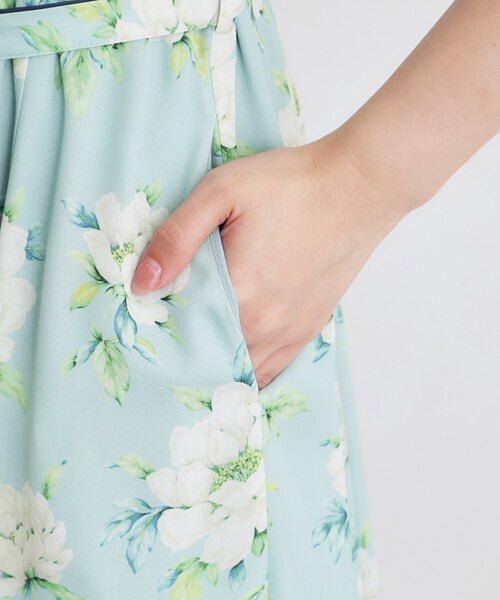 LAURA ASHLEY(ローラアシュレイ)の「【2WAYウエストリボン/洗える/総裏付き】ウィズリー柄ワンピース(ワンピース・レディース・ネイビー系/ブルー系5・38/40)」の22枚目の写真