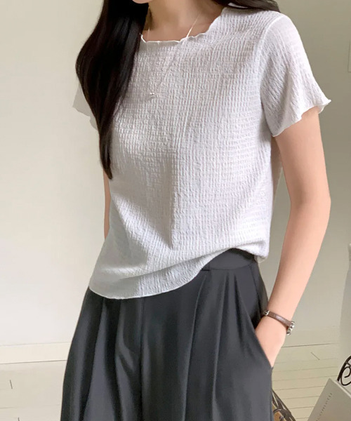 VIVID LADY（ビビッドレディー）の「エンボス メロウ 半袖トップス（Tシャツ/カットソー・レディース・ブラック/ホワイト・FREE）」の17枚目の写真