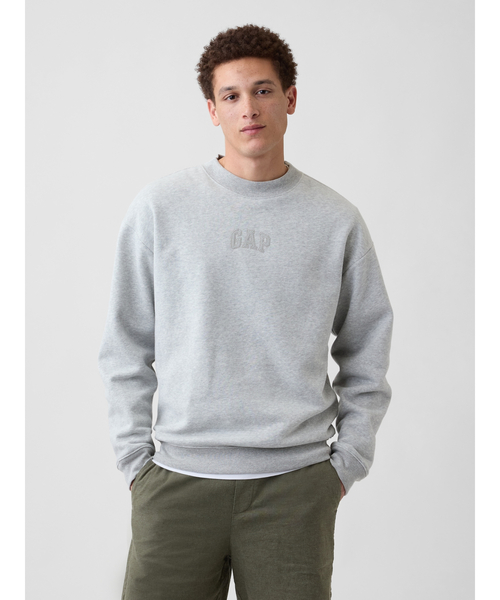 GAP(ギャップ)の「リラックスフィット GAPミニロゴ スウェットシャツ(スウェット・メンズ・ヘザーグレー/ネイビー・M/L/XS/XL/S)」の2枚目の写真