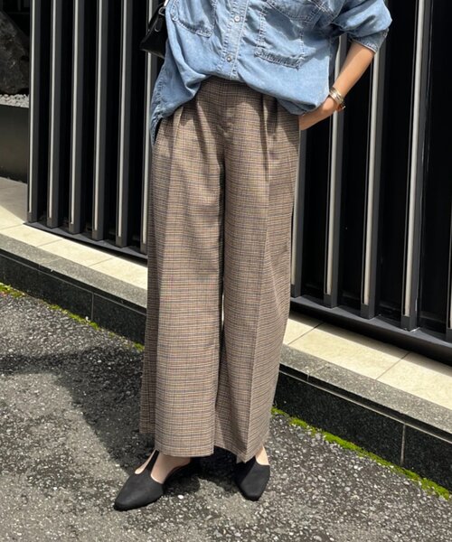Remind me and forever(リマインドミーアンドフォーエバー)の「【SETUP対応】美シルエット大人ラメチェックタックパンツ(スラックス・レディース・ブラウン/ベージュ・FREE)」の1枚目の写真
