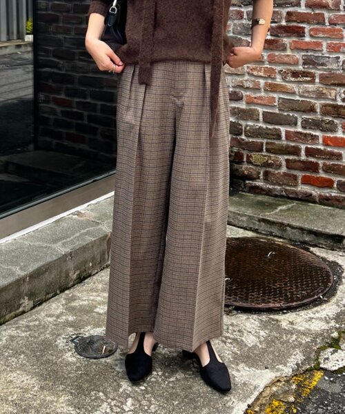 Remind me and forever(リマインドミーアンドフォーエバー)の「【SETUP対応】美シルエット大人ラメチェックタックパンツ(スラックス・レディース・ブラウン/ベージュ・FREE)」の8枚目の写真