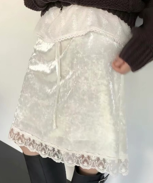 ampm（エーエムピーエム）の「ベロア調素材レーススカート フレアスカートレイヤードレース裾（スカート・レディース・ホワイト/ブラック・FREE）」の6枚目の写真