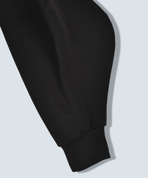 OMMO(オーエムエムオー)の「【OMMO(オーエムエムオー)】DOUBLE CURVE SLEEVE TOP/ダブルカーブスリーブトップス(Tシャツ/カットソー・レディース・ブラック/グレー・FREE)」の4枚目の写真