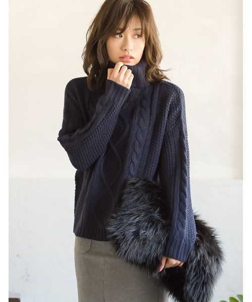 Re:EDIT（リエディ）の「アラン柄ローゲージタートルニットトップス（ニット/セーター・レディース・グレー/チャコールグレー/ベージュ/モカ/ネイビー/ブラック/アイボリー・MEDIUM）」の7枚目の写真