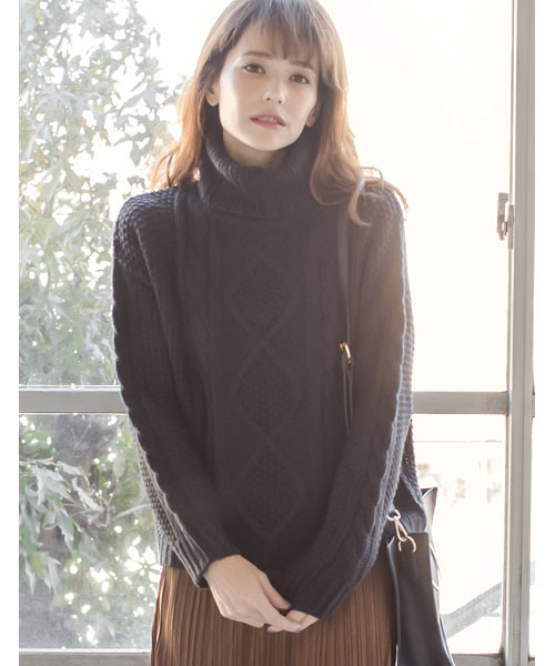 Re:EDIT（リエディ）の「アラン柄ローゲージタートルニットトップス（ニット/セーター・レディース・グレー/チャコールグレー/ベージュ/モカ/ネイビー/ブラック/アイボリー・MEDIUM）」の3枚目の写真