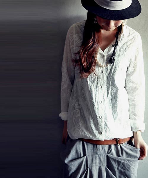 antiqua（アンティカ）の「シンプルデザインの刺繍シャツ（シャツ/ブラウス・レディース・ホワイト・M）」の2枚目の写真