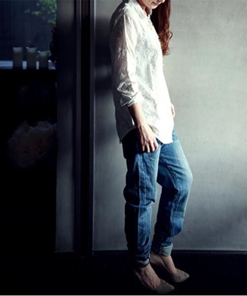 antiqua（アンティカ）の「シンプルデザインの刺繍シャツ（シャツ/ブラウス・レディース・ホワイト・M）」の3枚目の写真