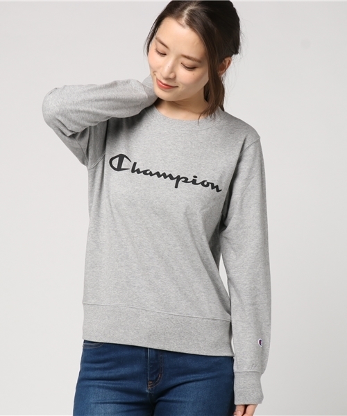 Champion（チャンピオン）の「【Champion/チャンピオン】レディース クルーネックスウェットシャツ（スウェット・レディース・ネイビー/ホワイト/ブラック/グレー/レッド系その他7/キャメル/オートミール/ブルー系その他5/イエロー系その他7/グリーン系その他2/バーガンディー・LARGE/MEDIUM）」の4枚目の写真