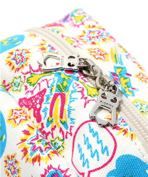 MEDICOM TOY LIFE ENTERTAINMENT(メディコムトイライフエンターテイメント)の「FABRICK【HIROSHI IGUCHI】 TRAVEL POUCH LARGE(ポーチ・メンズ・その他・FREE)」の4枚目の写真