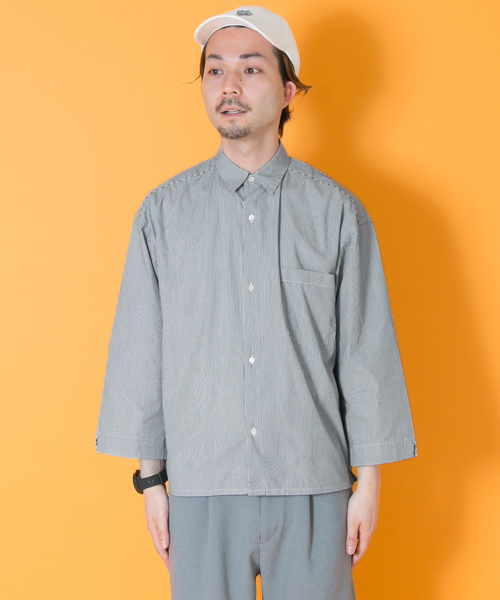 URBAN RESEARCH(アーバンリサーチ)の「UR ワイドボックスストライプシャツ(シャツ/ブラウス・メンズ・グレー系その他/ブルー系その他/ネイビー・MEDIUM/LARGE)」の16枚目の写真