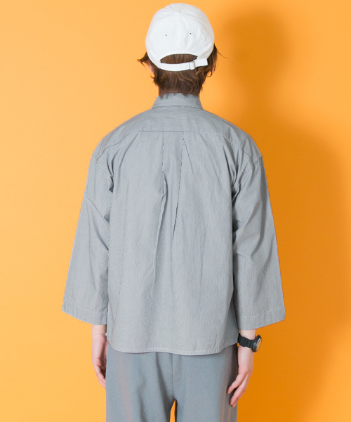 URBAN RESEARCH(アーバンリサーチ)の「UR ワイドボックスストライプシャツ(シャツ/ブラウス・メンズ・グレー系その他/ブルー系その他/ネイビー・MEDIUM/LARGE)」の18枚目の写真