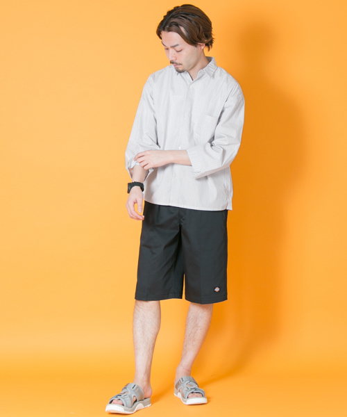 URBAN RESEARCH(アーバンリサーチ)の「UR ワイドボックスストライプシャツ(シャツ/ブラウス・メンズ・グレー系その他/ブルー系その他/ネイビー・MEDIUM/LARGE)」の19枚目の写真